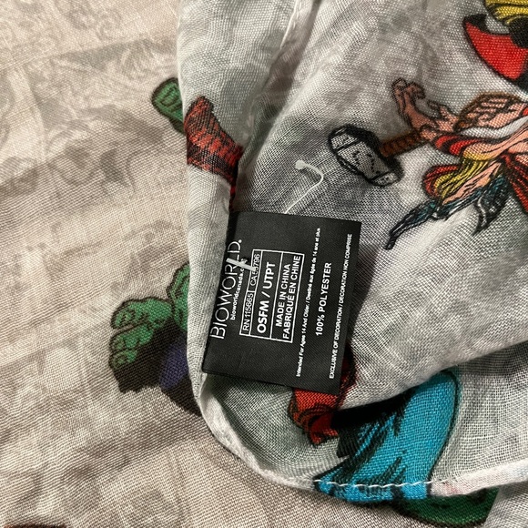 OPENING SALE: 4 items for 25 - Marvel Scarf from HMV - Picture 2 of 3